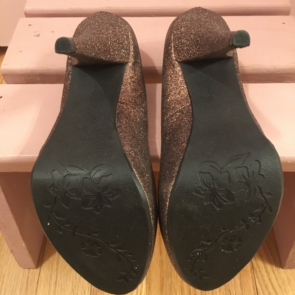 Pretty Glitter Pumps! - Picture 5 of 6